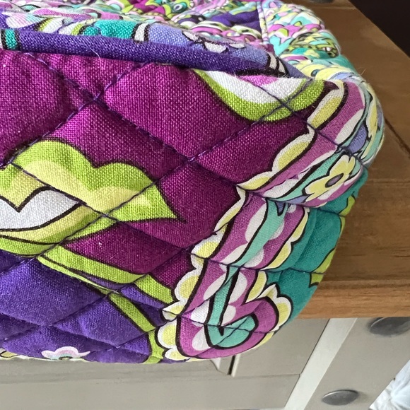 Vera Bradley bag with detachable shoulder strap. Perfect condition used twice. - Picture 5 of 5